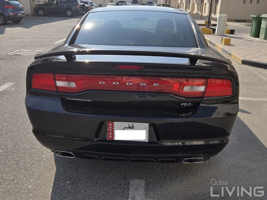 2014 DODGE CHARGER R/T - 5.7 HEMI- Mileage 141,000. 