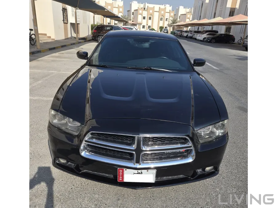 2014 DODGE CHARGER R/T - 5.7 HEMI- Mileage 141,000. 