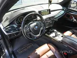 BMW X5 50i. Model 2016.