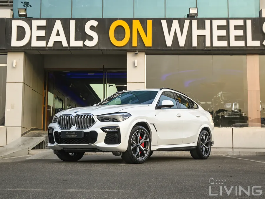 BMW X6 40i. Model 2022. 