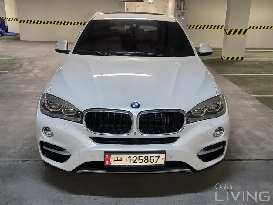 BMW X6 / V6 HIGH OPTION LOW KM Big screen