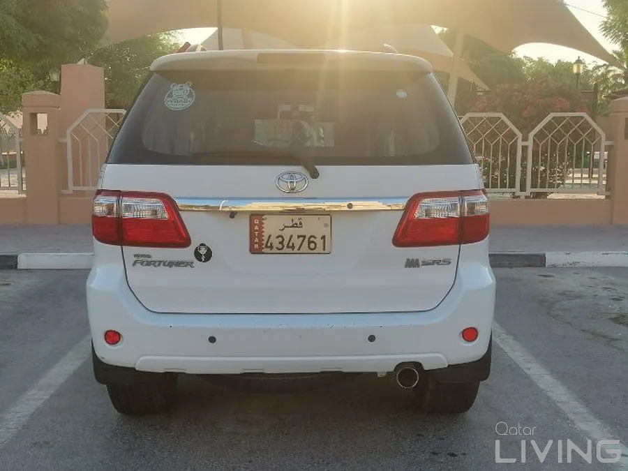 For Sale: Toyota Fortuner 4.0L V6 (4×4) – 2010 | Family Used |