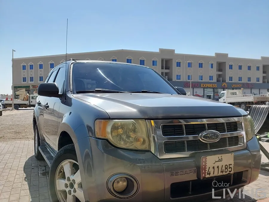 Ford 2010 car jeep like new 150 km reach price is 12500