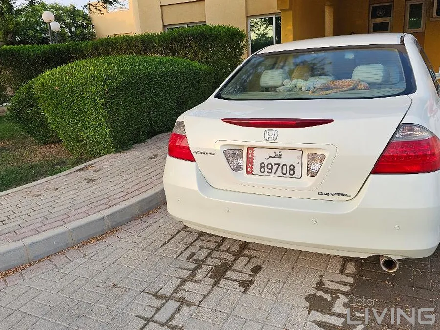 Honda Accord Pearl White color [2007 Make] available for sale 