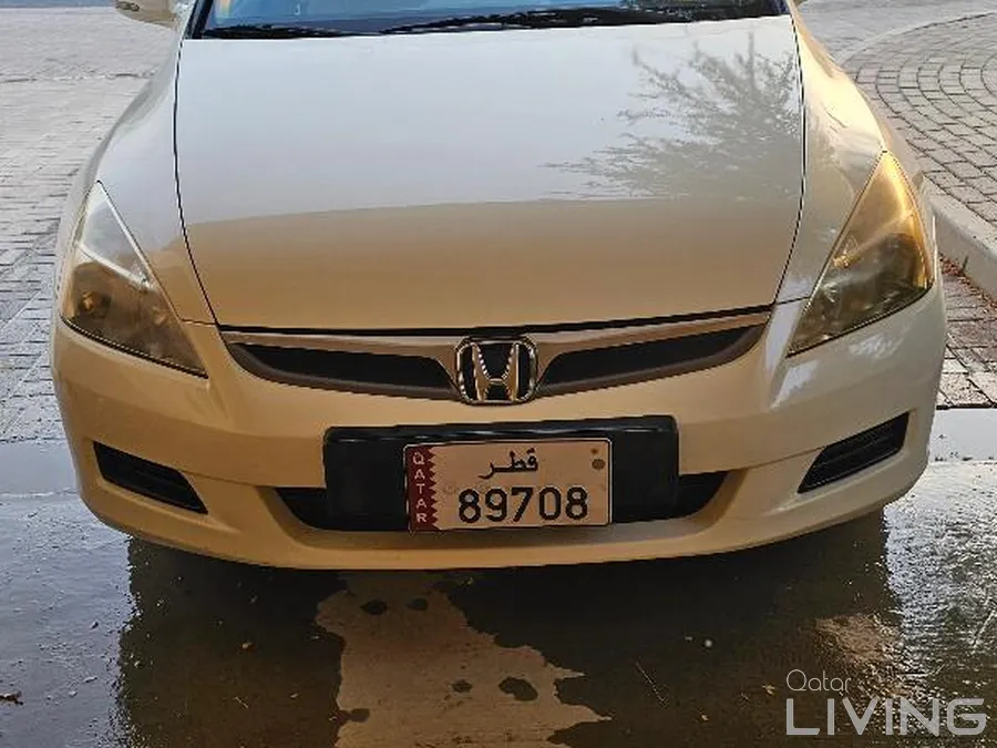 Honda Accord Pearl White color [2007 Make] available for sale 