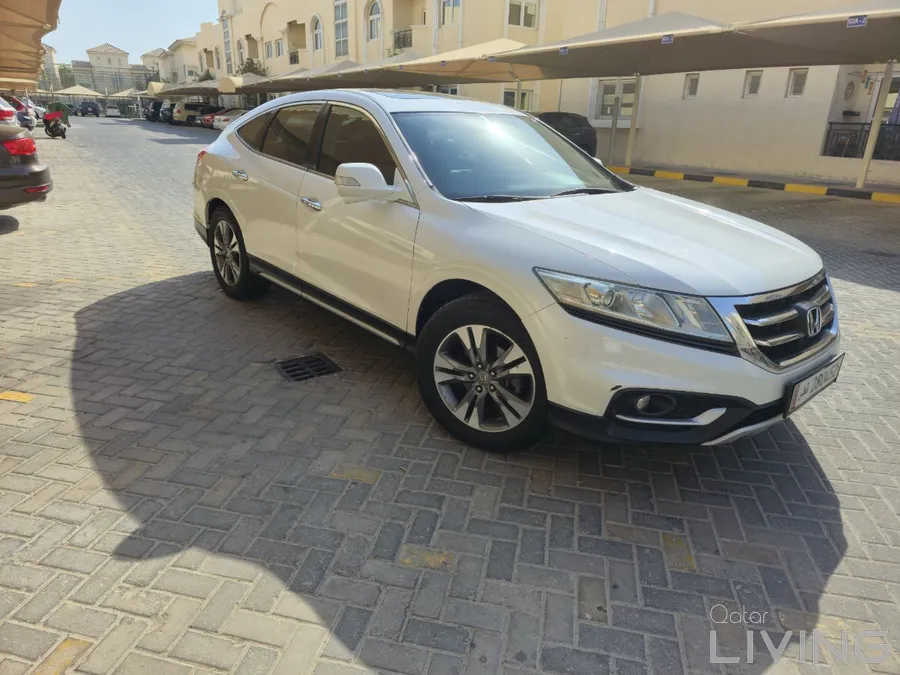 Honda Crosstour 2013 V6 4x4 AWD touring edition full spec with navigation