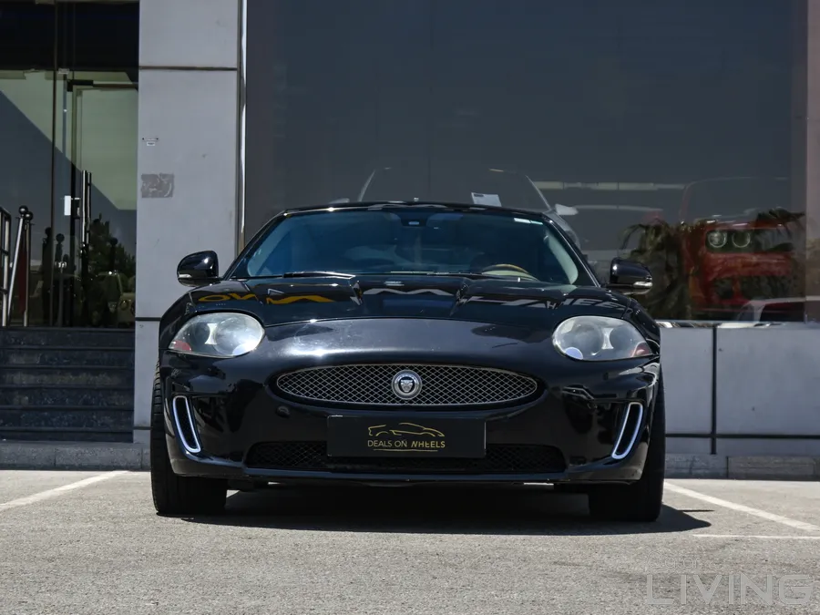 Jaguar XKR. Model 2011. 