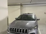 Jeep Cherokee well maintained low mileage only 86k 2015 model only one minor ino