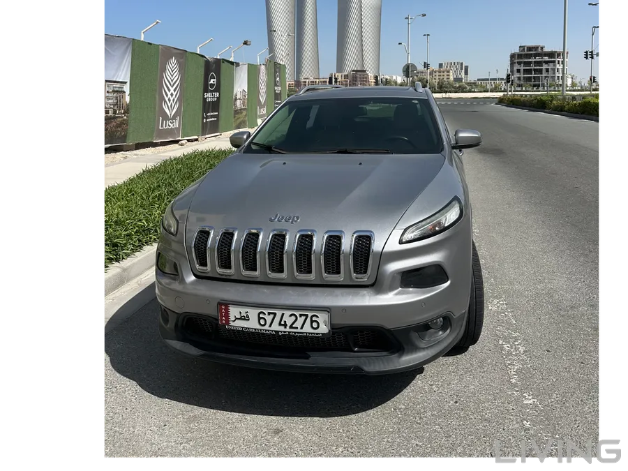 Jeep Cherokee well maintained low mileage only 86k 2015 model only one minor ino