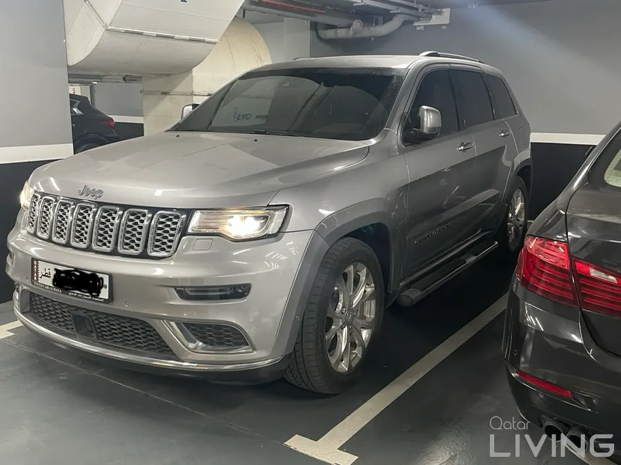 Jeep Grand Cherokee Summit V8