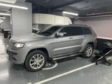 Jeep Grand Cherokee Summit V8