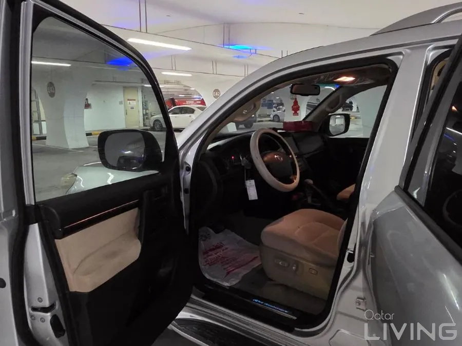 Land cruiser 2011 GX full option