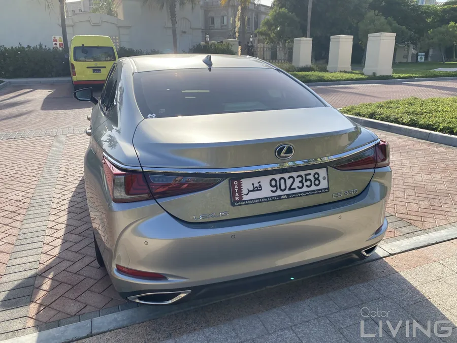 Lexus ES 350- Single owner.  BRAND new condition 