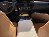 Lexus ES 350- Single owner.  BRAND new condition 