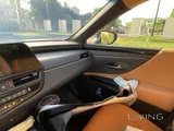 Lexus ES 350- Single owner.  BRAND new condition 