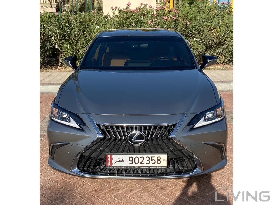 Lexus ES 350- Single owner.  BRAND new condition 