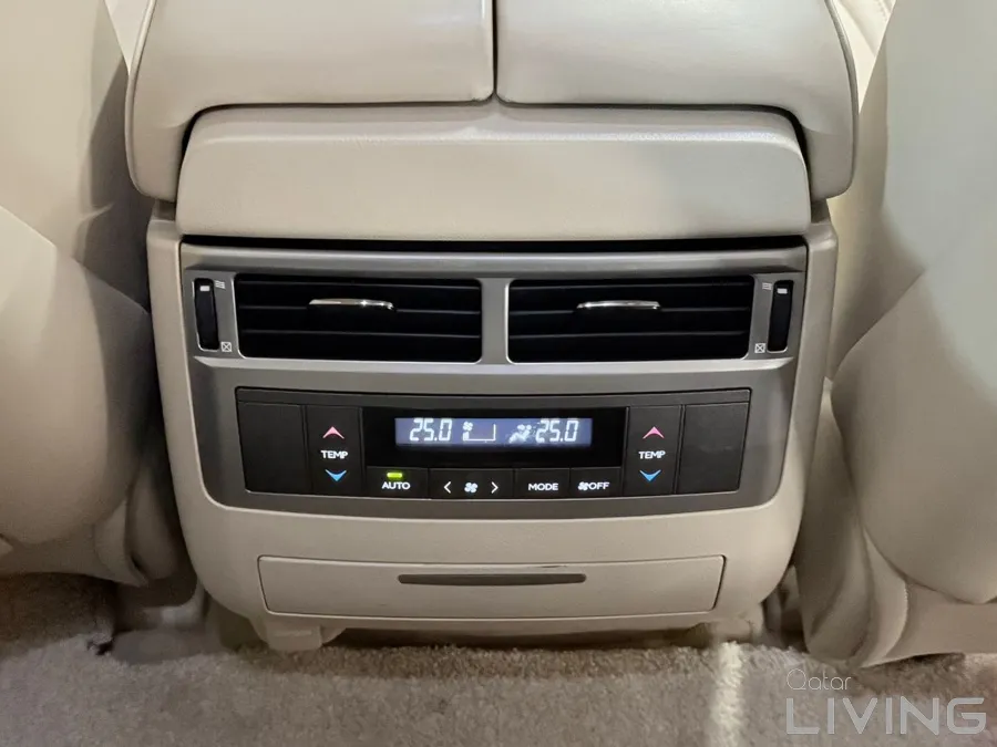Lexus  S 570 2015