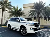 LOWWW MILEAGE TOYOTA LAND CRUISER GXR V6 MODEL 2020 FULL AUTOMATIC