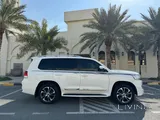 LOWWW MILEAGE TOYOTA LAND CRUISER GXR V6 MODEL 2020 FULL AUTOMATIC
