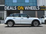 Mini Cooper. Model 2025.