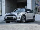 Mini Cooper S. Model 2022. 