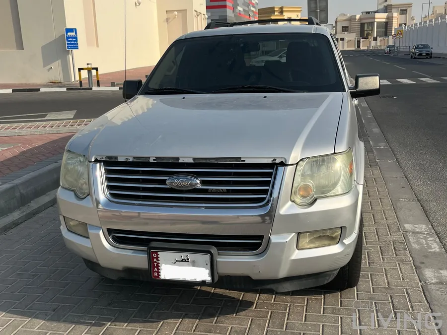 Neat & Clean Ford Explorer  2010