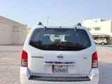 Nissan Pathfinder SE 2012