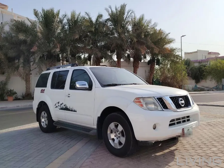 Nissan Pathfinder SE 2012