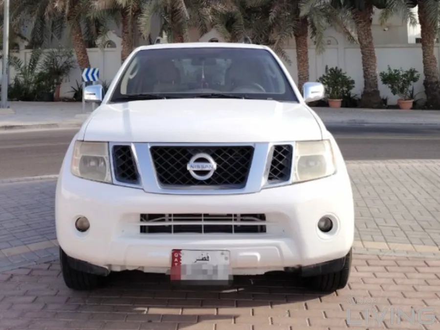 Nissan Pathfinder SE 2012