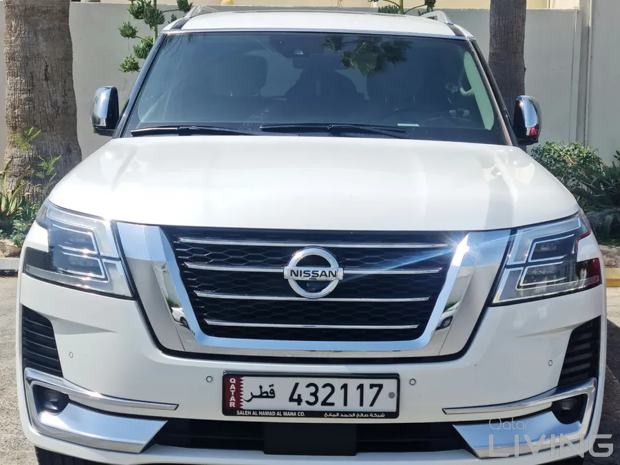 Nissan patrol V8 platinum white fully loaded under warranty and full insurance 