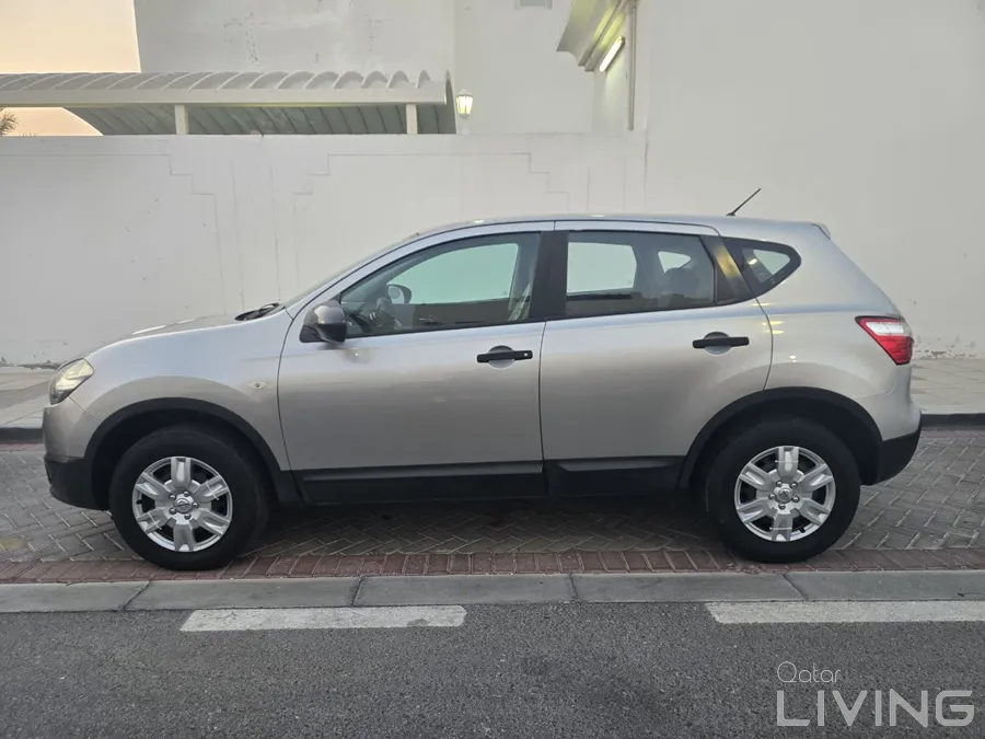 NISSAN QASHQUI, SILVER COLOUR