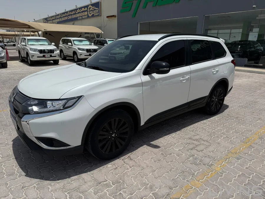 OUTLANDER 2022 BLACK EDITION