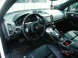 Porsche Cayenne. Model 2013.