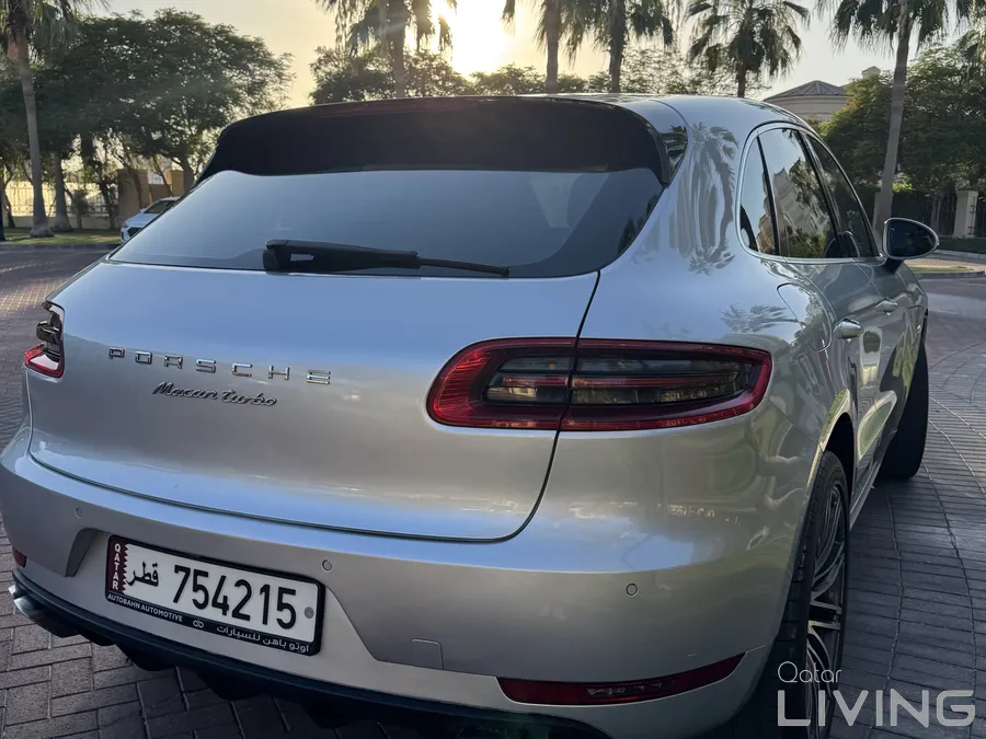 Porsche Macan 3.6L Turbo w/ Performance Package