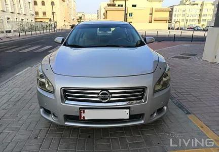 Nissan Maxima S 2011