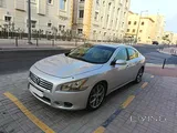 Super clean 2011 Nissan Maxima (full option)