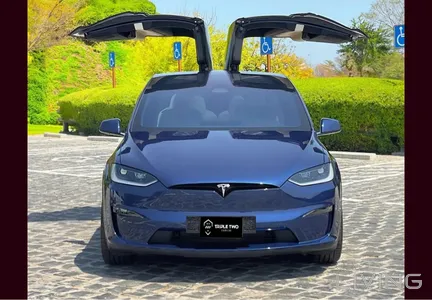 Tesla X  2024