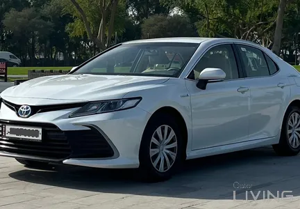 Toyota Camry LE Hybrid 2023