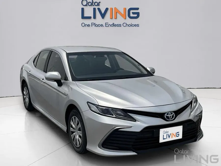 Toyota Camry Hybrid LE 2022