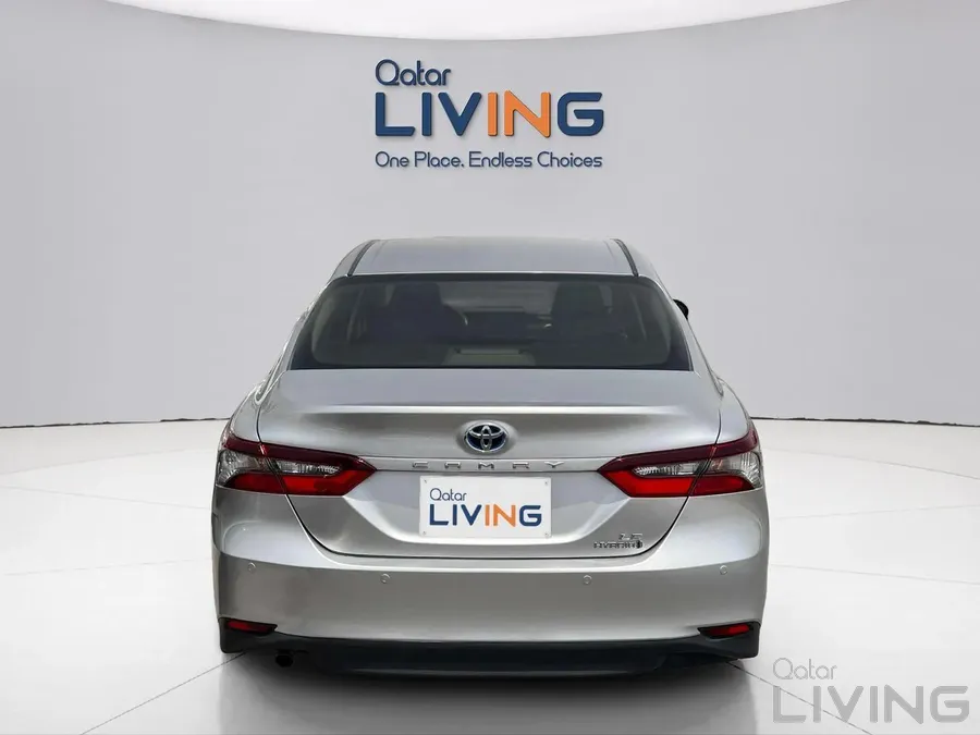 Toyota Camry Hybrid LE 2022