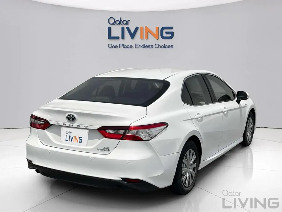 Toyota Camry Hybrid LE 2022