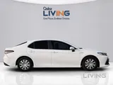 Toyota Camry LE Hybrid 2021