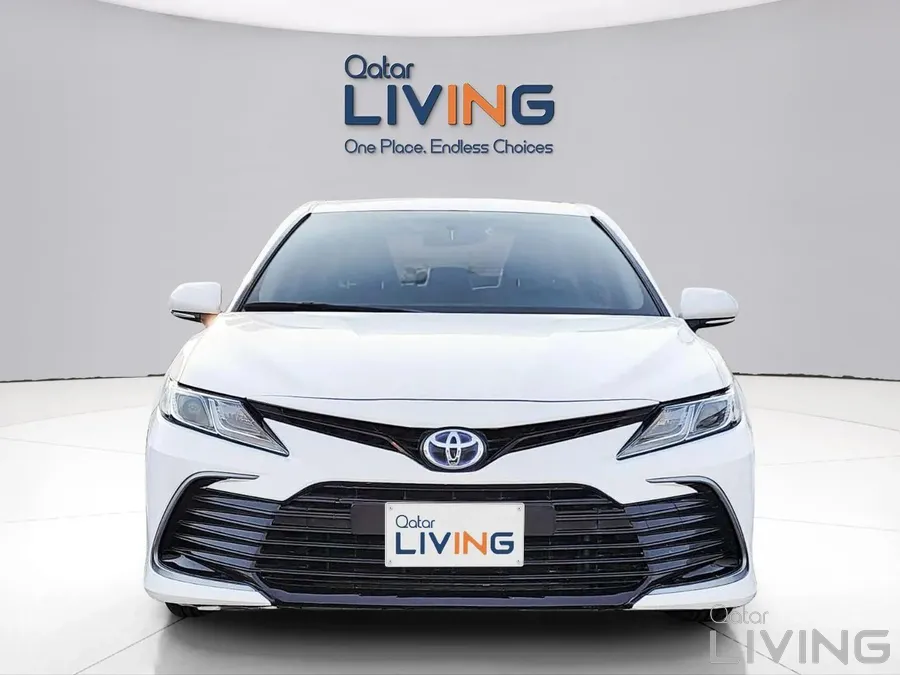 Toyota Camry LE Hybrid 2021