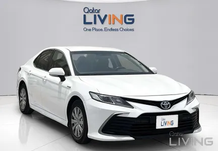 Toyota Camry LE Hybrid 2022