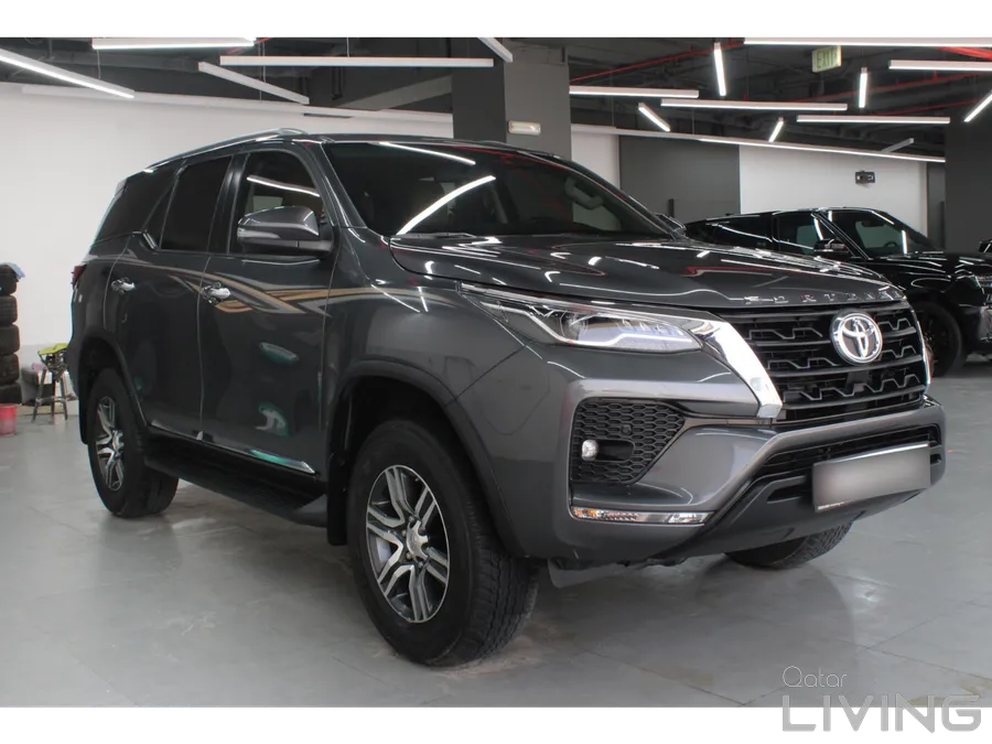 Toyota Fortuner Standard 2023 V6