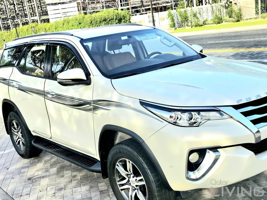 Toyota Fortuner V6 SR5 4WD – Full Option (Not Base Model) in low mileage