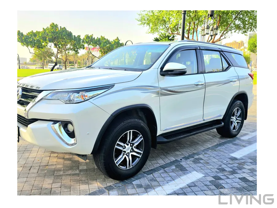 Toyota Fortuner V6 SR5 4WD – Full Option (Not Base Model) in low mileage