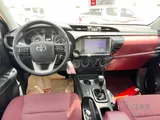 Toyota Hilux SR5 2025