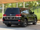 Toyota Land Cruiser VXR 2021