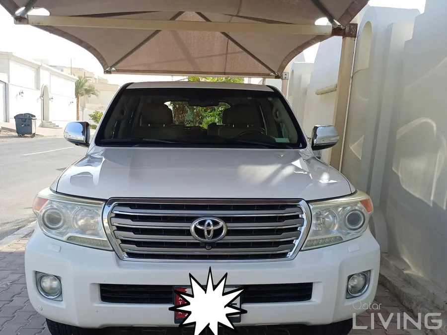 TOYOTA  LAND CRUISER  VXR  V8  2013 MODEL  REGISTERED IN 2014